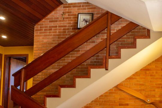 Escadas de casa à venda com 3 quartos, 320m² em Alphaville, Santana de Parnaíba