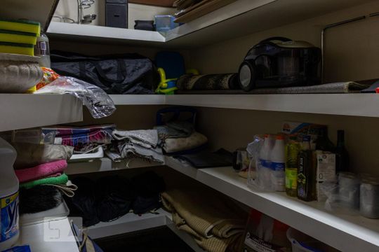 Dispensa de casa à venda com 3 quartos, 320m² em Alphaville, Santana de Parnaíba