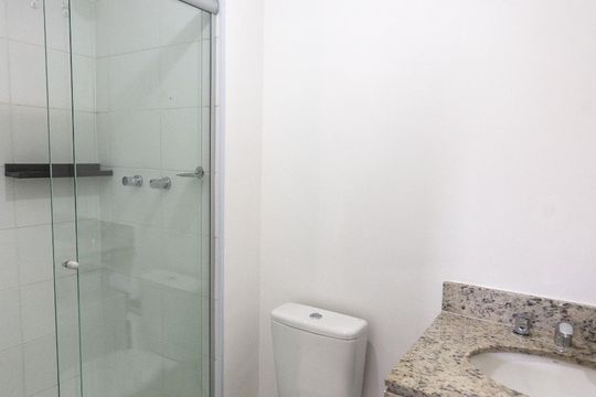 Banheiro suíte de apartamento para alugar com 1 quarto, 42m² em Jardim Olavo Bilac, São Bernardo do Campo