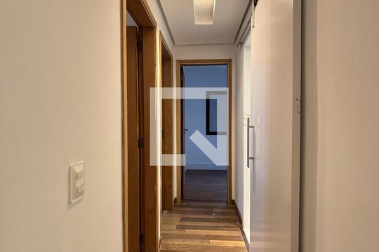 Corredor de apartamento à venda com 3 quartos, 75m² em Vila Olímpia, São Paulo