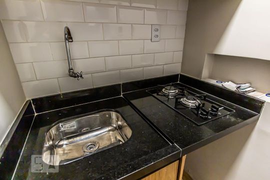 Cozinha de kitnet/studio para alugar com 1 quarto, 29m² em República, São Paulo