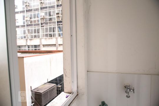 Área de serviço de apartamento à venda com 2 quartos, 65m² em Centro Histórico, Porto Alegre