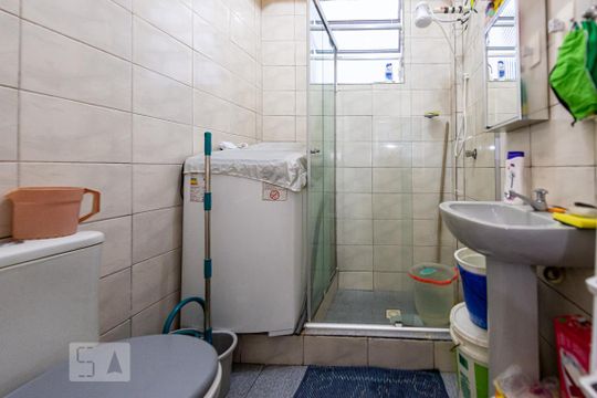 Banheiro de apartamento à venda com 1 quarto, 41m² em Copacabana, Rio de Janeiro