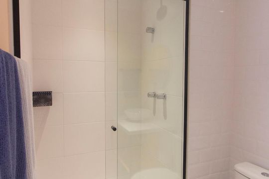 Banheiro de kitnet/studio para alugar com 1 quarto, 42m² em Centro Histórico de São Paulo, São Paulo