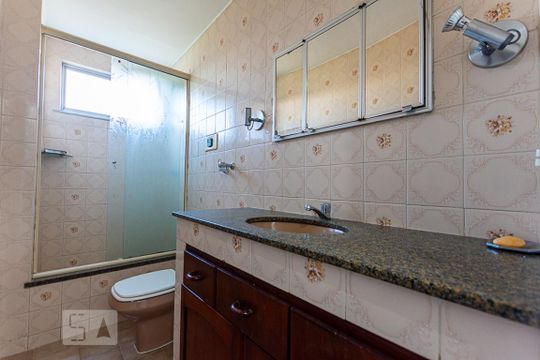 Banheiro Social de apartamento à venda com 2 quartos, 55m² em Fonseca, Niterói