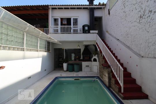 Piscina de casa à venda com 3 quartos, 342m² em Olímpico, São Caetano do Sul