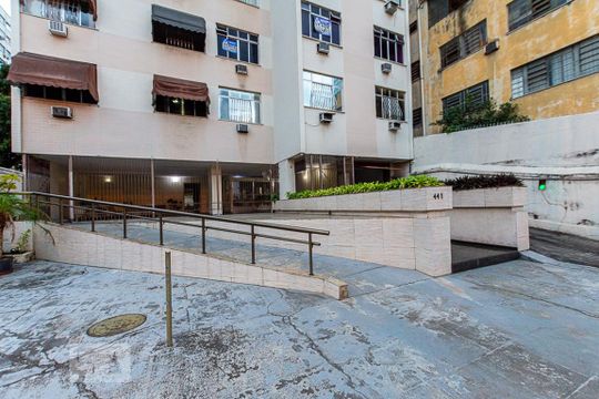 Entrada de apartamento à venda com 2 quartos, 70m² em Icaraí, Niterói