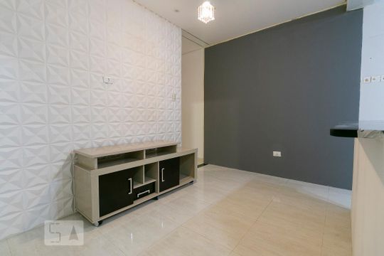 Cozinha / Sala de casa para alugar com 2 quartos, 80m² em Vila Ema, São Paulo