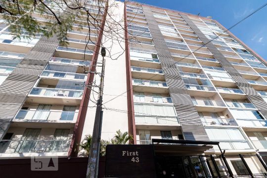 Fachada do prédio de kitnet/studio para alugar com 1 quarto, 38m² em Vila Augusta, Guarulhos