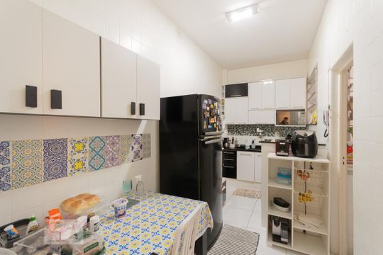 Cozinha  de apartamento à venda com 3 quartos, 82m² em Grajaú, Rio de Janeiro