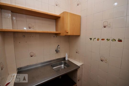 Cozinha de apartamento para alugar com 1 quarto, 29m² em Botafogo, Rio de Janeiro