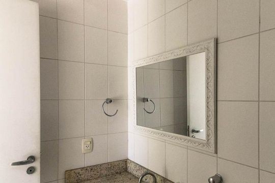 Banheiro do terraço de apartamento à venda com 4 quartos, 365m² em Barra da Tijuca, Rio de Janeiro