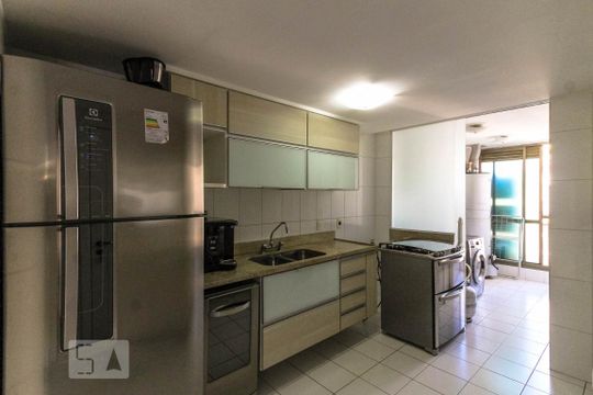 Cozinha de apartamento à venda com 4 quartos, 365m² em Barra da Tijuca, Rio de Janeiro
