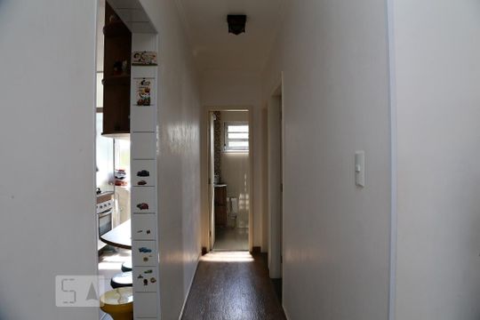 Corredor de apartamento à venda com 2 quartos, 54m² em Conjunto Residencial Butantã, São Paulo