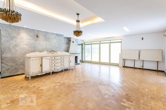 Casa para alugar com 5 quartos, 200m² em Jardim das Bandeiras, São Paulo