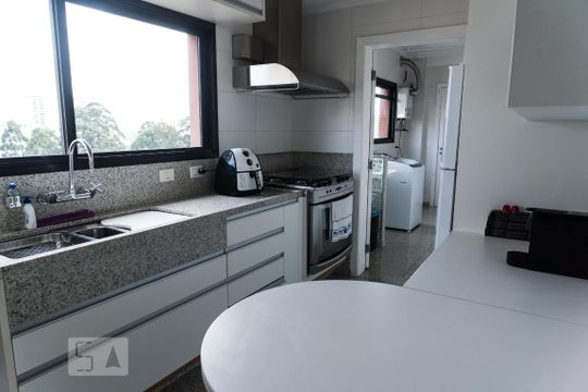Cozinha de apartamento à venda com 4 quartos, 340m² em Vila Suzana, São Paulo
