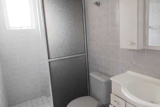 Banheiro de apartamento à venda com 2 quartos, 65m² em Vila Roque, São Paulo