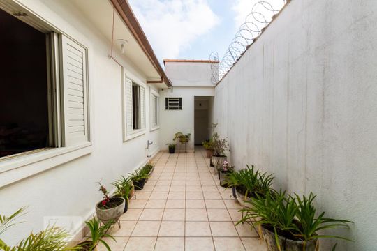 Quintal de casa à venda com 5 quartos, 310m² em Vila Nilo, São Paulo