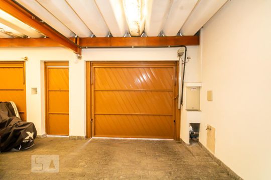 Garagem de casa à venda com 5 quartos, 310m² em Vila Nilo, São Paulo