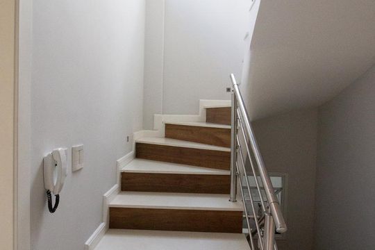 Escada acesso dormitorios de casa à venda com 4 quartos, 400m² em Santana, São Paulo