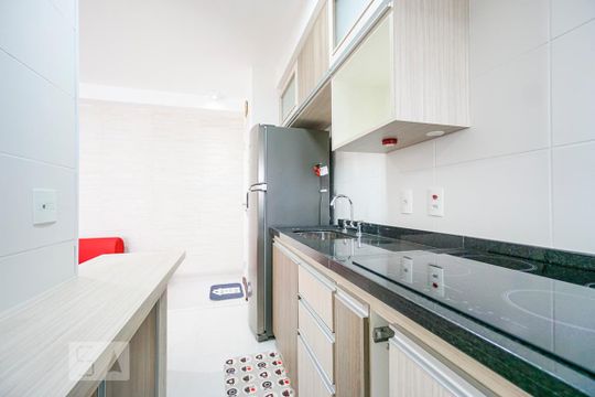 Cozinha de apartamento para alugar com 1 quarto, 55m² em Vila Regente Feijó, São Paulo