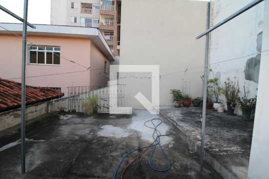 Quintal de casa à venda com 3 quartos, 240m² em Vila Gustavo, São Paulo