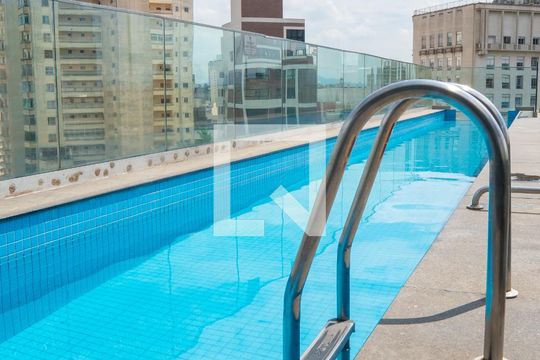 Piscina de kitnet/studio à venda com 1 quarto, 30m² em República, São Paulo
