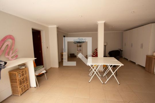 Área comum de casa à venda com 4 quartos, 300m² em Conjunto Residencial Santa Terezinha, São Paulo