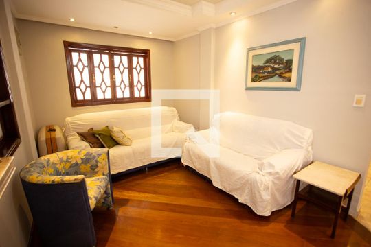 Sala de TV de casa à venda com 4 quartos, 300m² em Conjunto Residencial Santa Terezinha, São Paulo