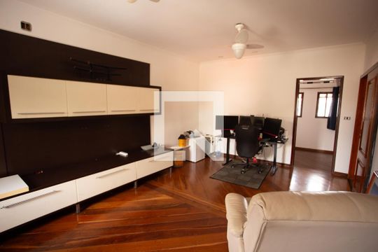 Sala de Estar de casa à venda com 4 quartos, 300m² em Conjunto Residencial Santa Terezinha, São Paulo