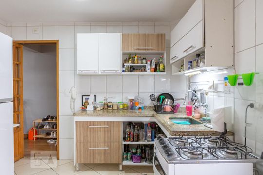 Cozinha de apartamento à venda com 2 quartos, 97m² em Vila Romana, São Paulo