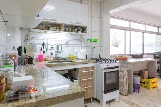 Cozinha de apartamento à venda com 2 quartos, 97m² em Vila Romana, São Paulo