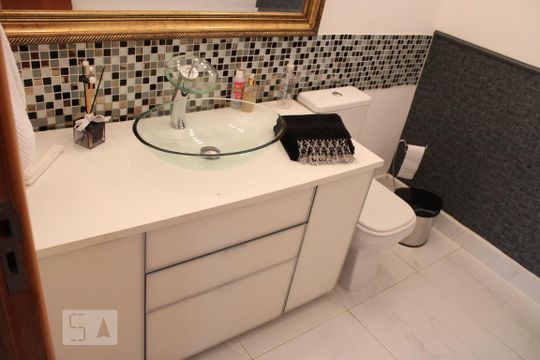 Banheiro da sala 1 de casa à venda com 5 quartos, 500m² em Alto da Lapa, São Paulo