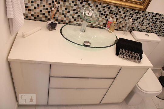 Banheiro da sala 1 - Armários de casa à venda com 5 quartos, 500m² em Alto da Lapa, São Paulo