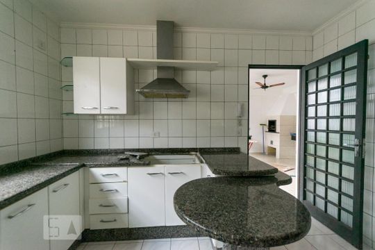 Cozinha de casa de condomínio à venda com 3 quartos, 138m² em Boqueirão, Curitiba