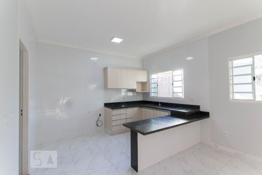 Cozinha de casa para alugar com 3 quartos, 90m² em Parque das Laranjeiras, Goiânia