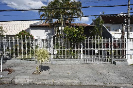 Fachada de casa à venda com 5 quartos, 444m² em Anil, Rio de Janeiro