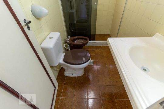 Banheiro Social de apartamento para alugar com 1 quarto, 50m² em Piedade, Rio de Janeiro