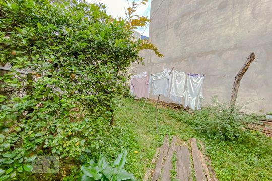 Quintal de casa à venda com 3 quartos, 210m² em Chácara Mafalda, São Paulo