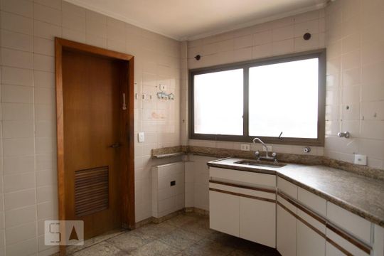 Cozinha de apartamento à venda com 2 quartos, 154m² em Jardim Teresa, São Paulo