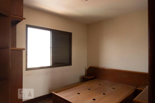 Quarto 1 de apartamento à venda com 2 quartos, 154m² em Jardim Teresa, São Paulo