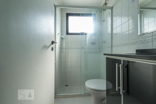 Banheiro de apartamento para alugar com 2 quartos, 50m² em Chácara Santo Antônio (zona Sul), São Paulo