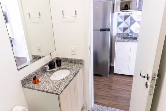 Banheiro de kitnet/studio à venda com 1 quarto, 26m² em Liberdade, São Paulo