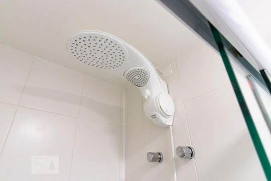 Banheiro de kitnet/studio à venda com 1 quarto, 26m² em Liberdade, São Paulo