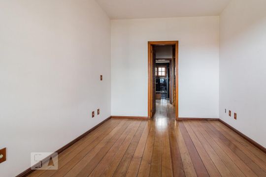 Dormitório de casa à venda com 4 quartos, 460m² em Santa Tereza, Porto Alegre
