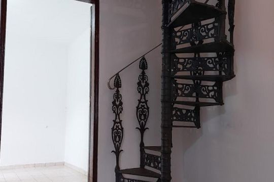 Escada de casa para alugar com 2 quartos, 110m² em Jardim Sarah, São Paulo