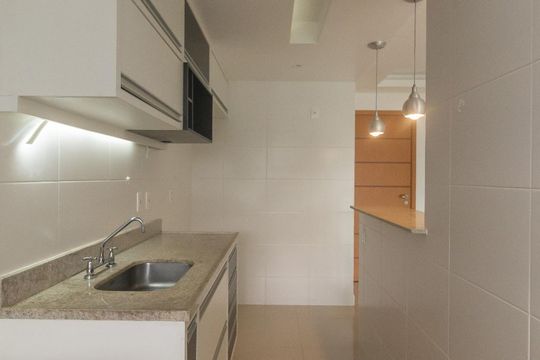 Cozinha de apartamento para alugar com 2 quartos, 80m² em Recreio dos Bandeirantes, Rio de Janeiro