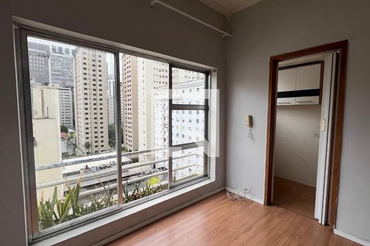 Sala de kitnet/studio para alugar com 1 quarto, 30m² em Jardim Paulista, São Paulo