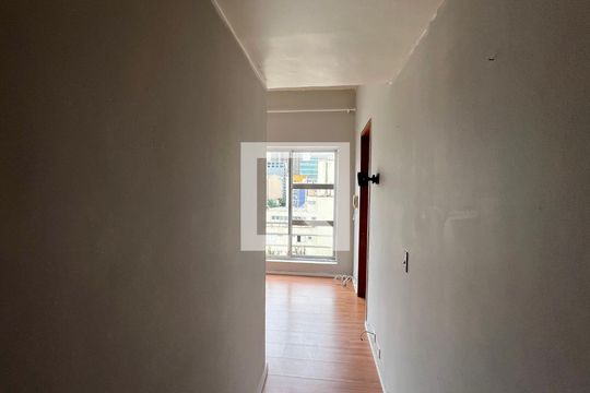 Corredor de kitnet/studio para alugar com 1 quarto, 30m² em Jardim Paulista, São Paulo