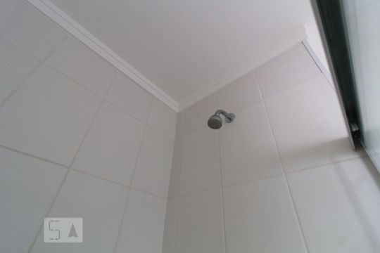Banheiro social de apartamento para alugar com 2 quartos, 47m² em Parque Campolim, Sorocaba